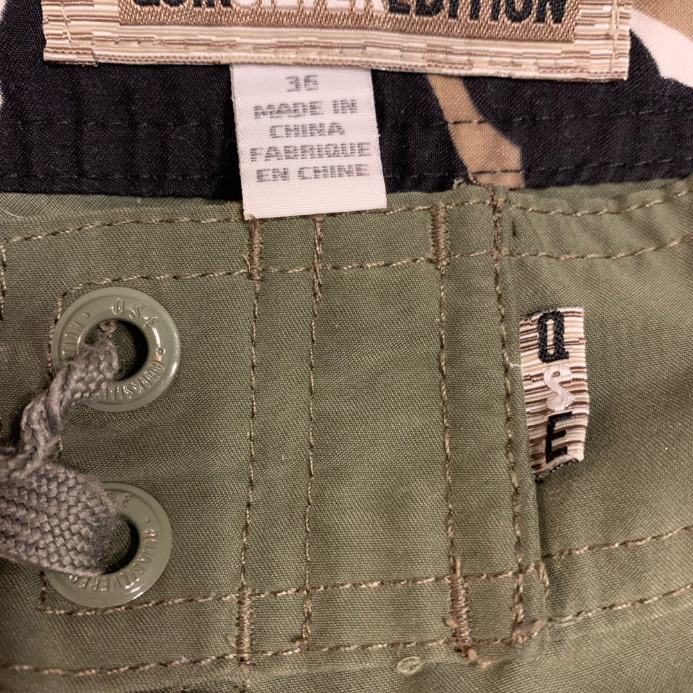 Quicksilver Olive Green Cargo Board Shorts Y2K Skater Size 36 - Picture 6 of 6